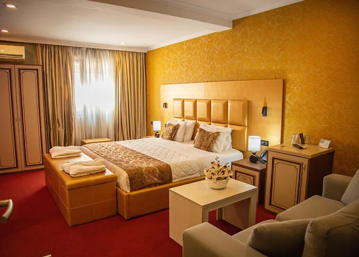 Hotel Deluxe